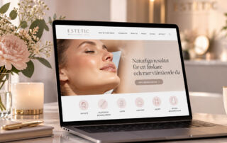 Laptop med Esteticbil i bakrund av rodor och entremiljö